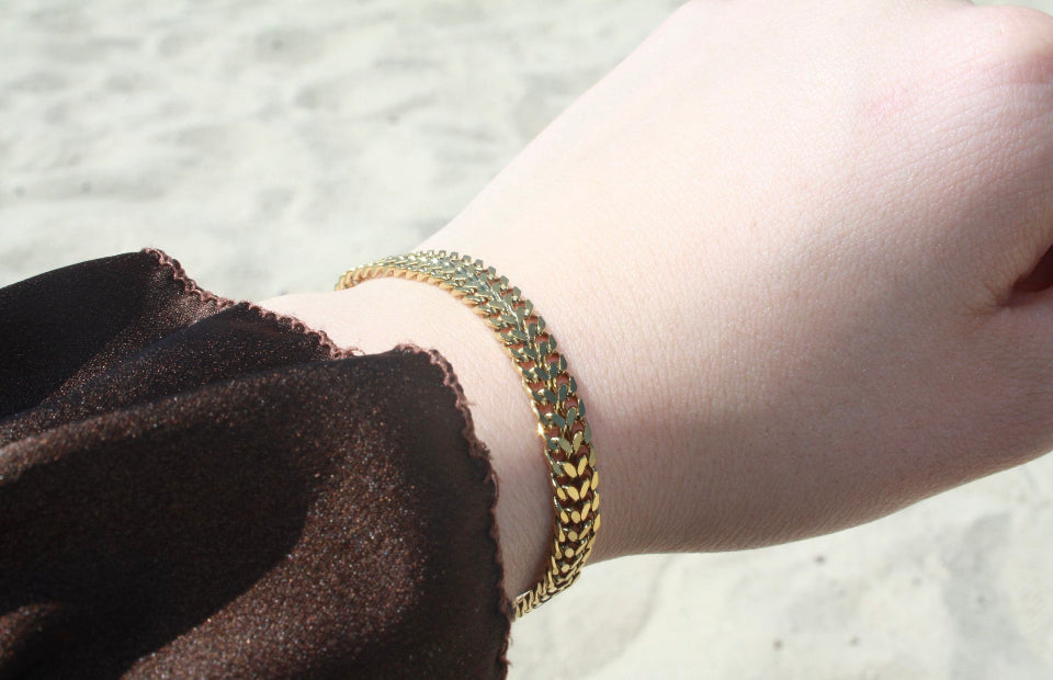 Nude glow armband