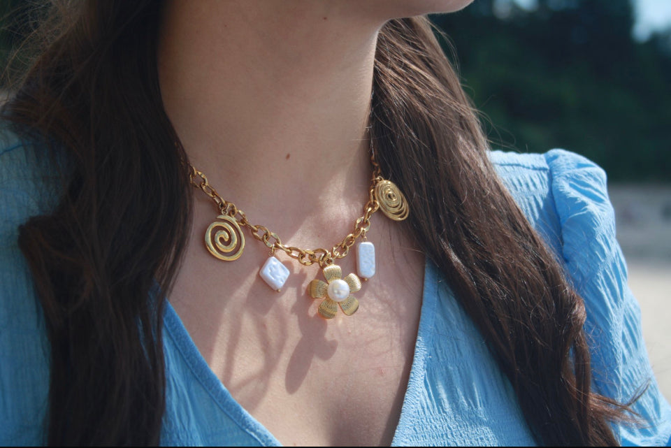 Mythic pearl ketting