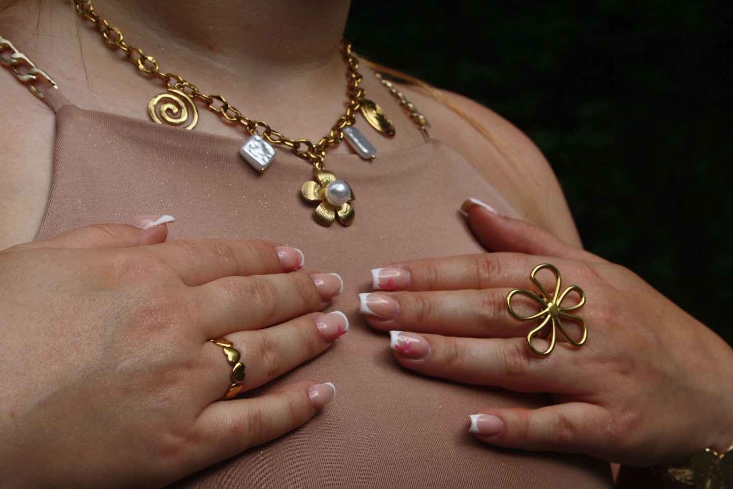 Mythic pearl ketting