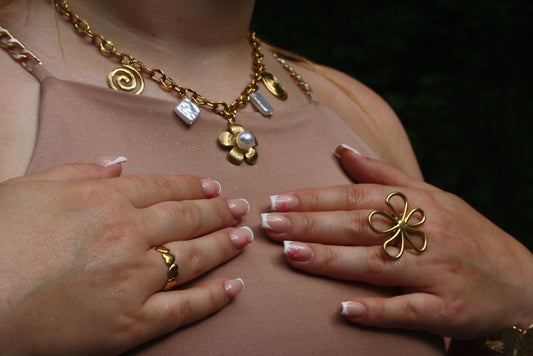 Mythic pearl ketting