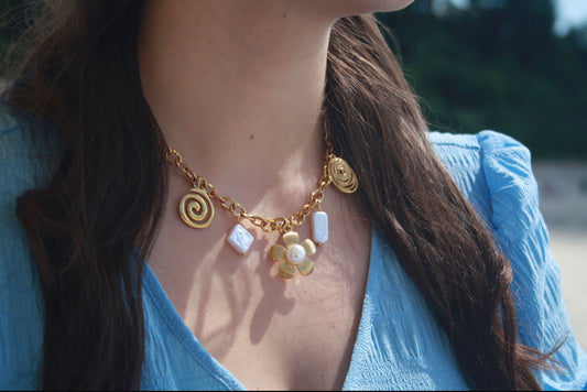 Mythic pearl ketting