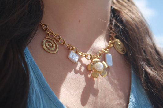 Mythic pearl ketting