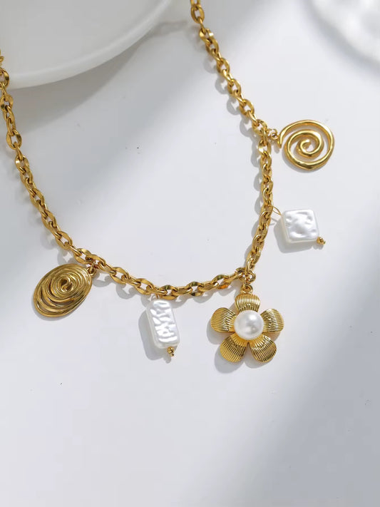 Mythic pearl ketting